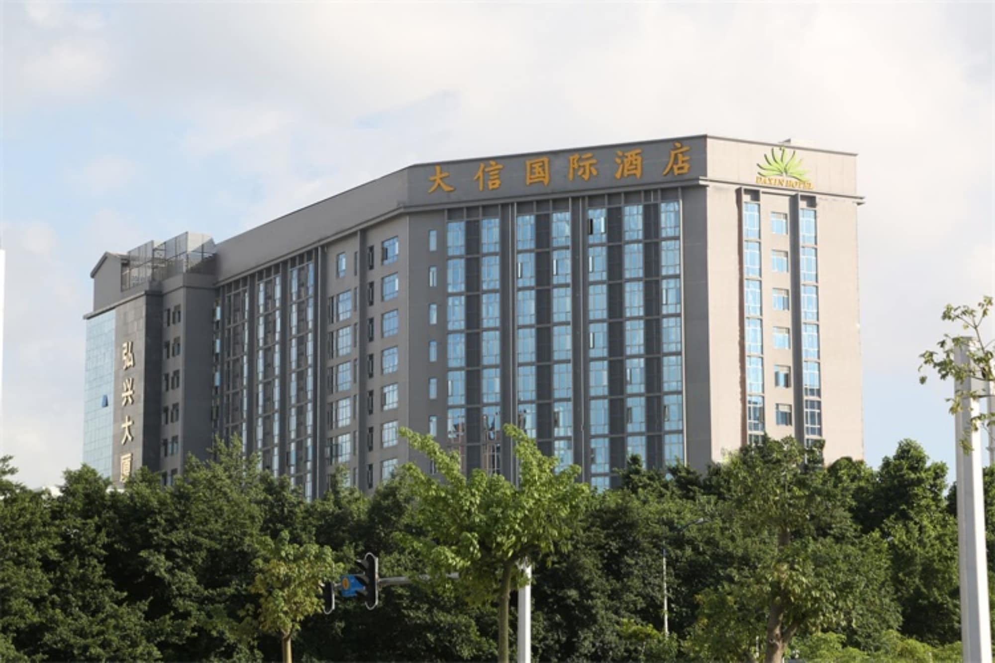 大信国际酒店（广州白云万达店） 外观 照片